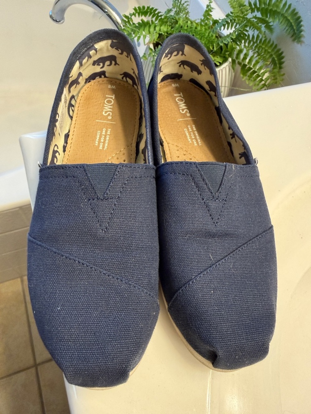 Toms Navy Canvas Slip-On Loafers SZ 8W